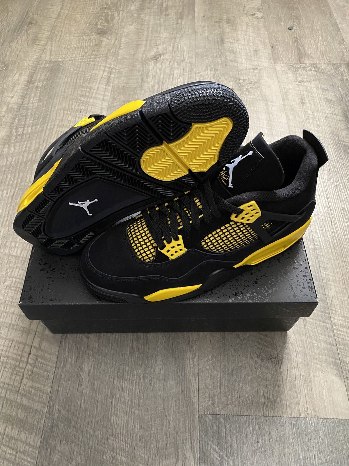 Air Jordan 4 Retro Thunder