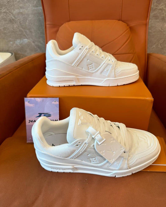 Louis Vuitton Trainer White Signature
