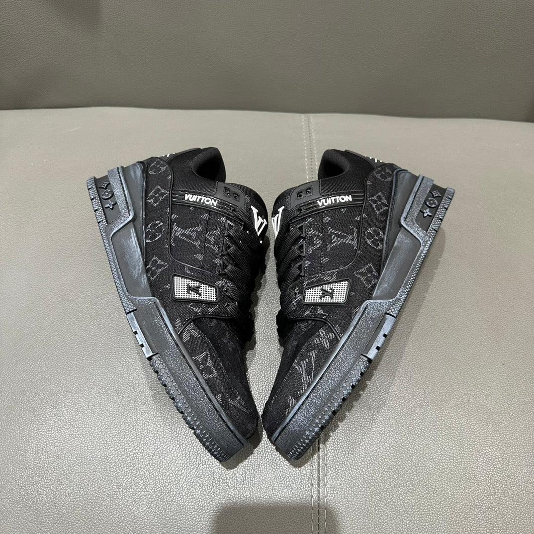 LV BLACK LIMITED EDITION