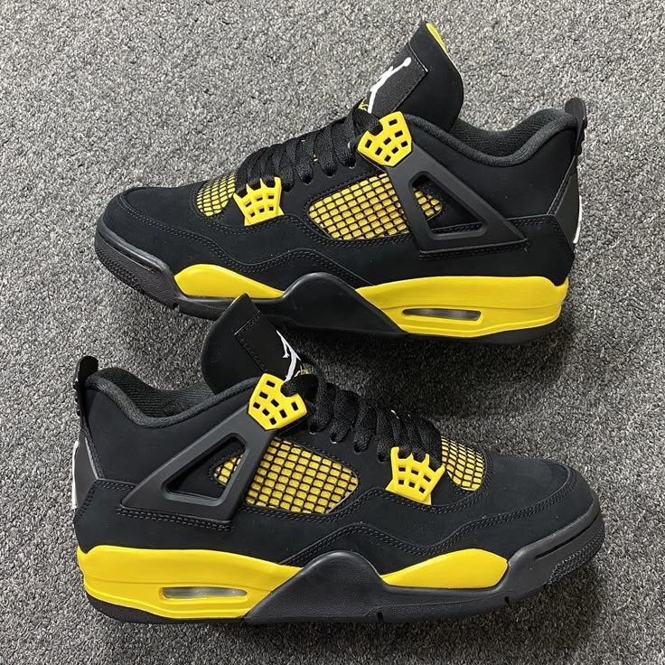 Air Jordan 4 Retro Thunder