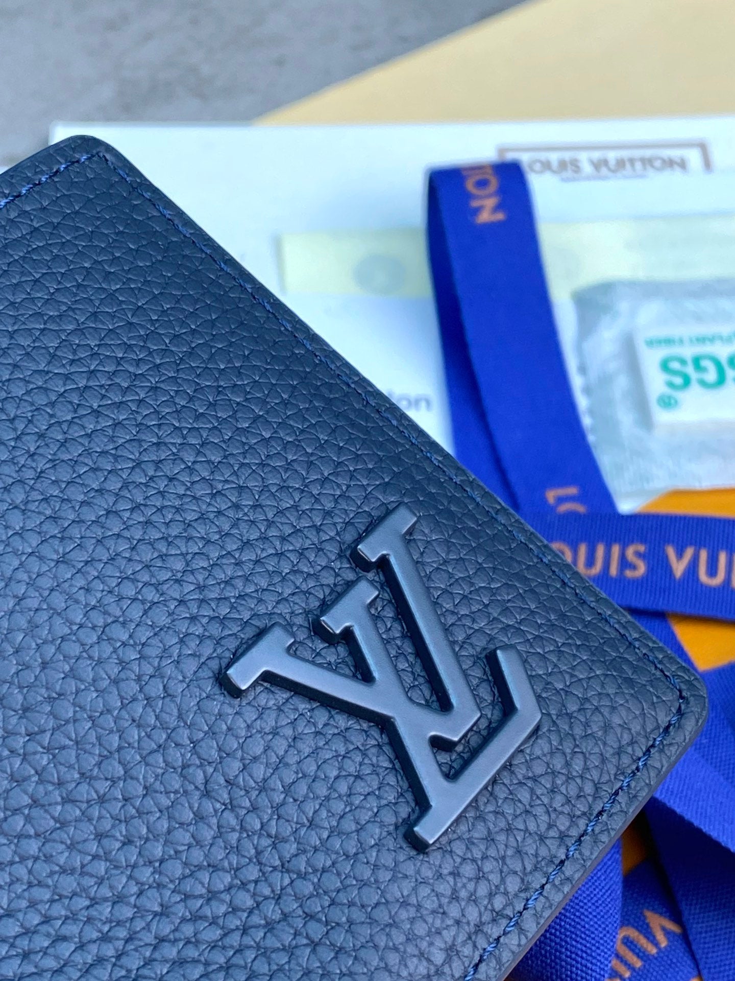 LV WALLET M69829
