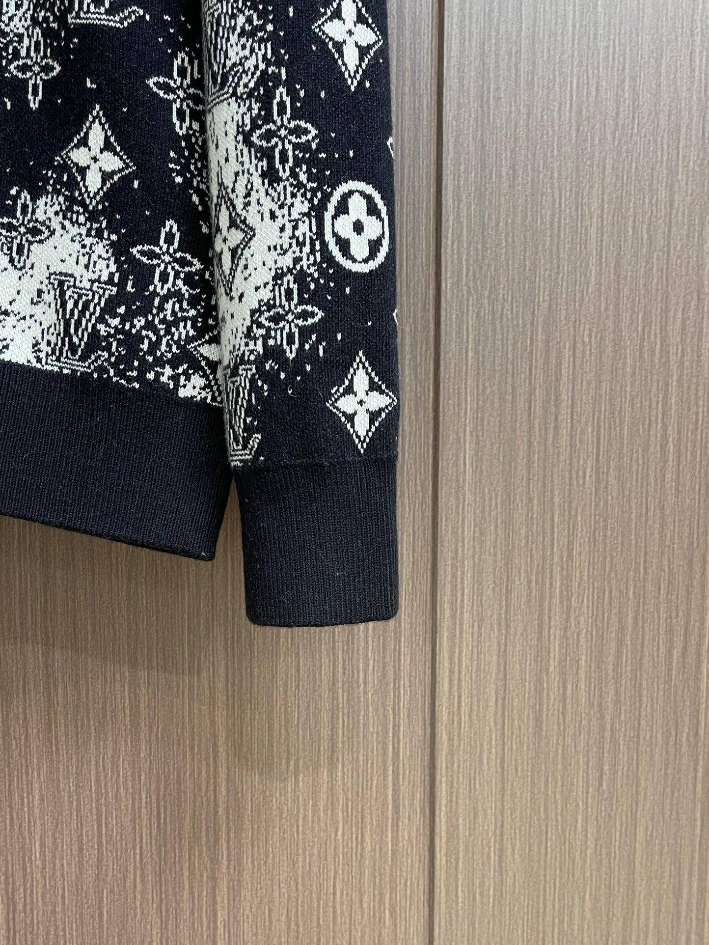 ESTEE-STAINED JACQUARD LV