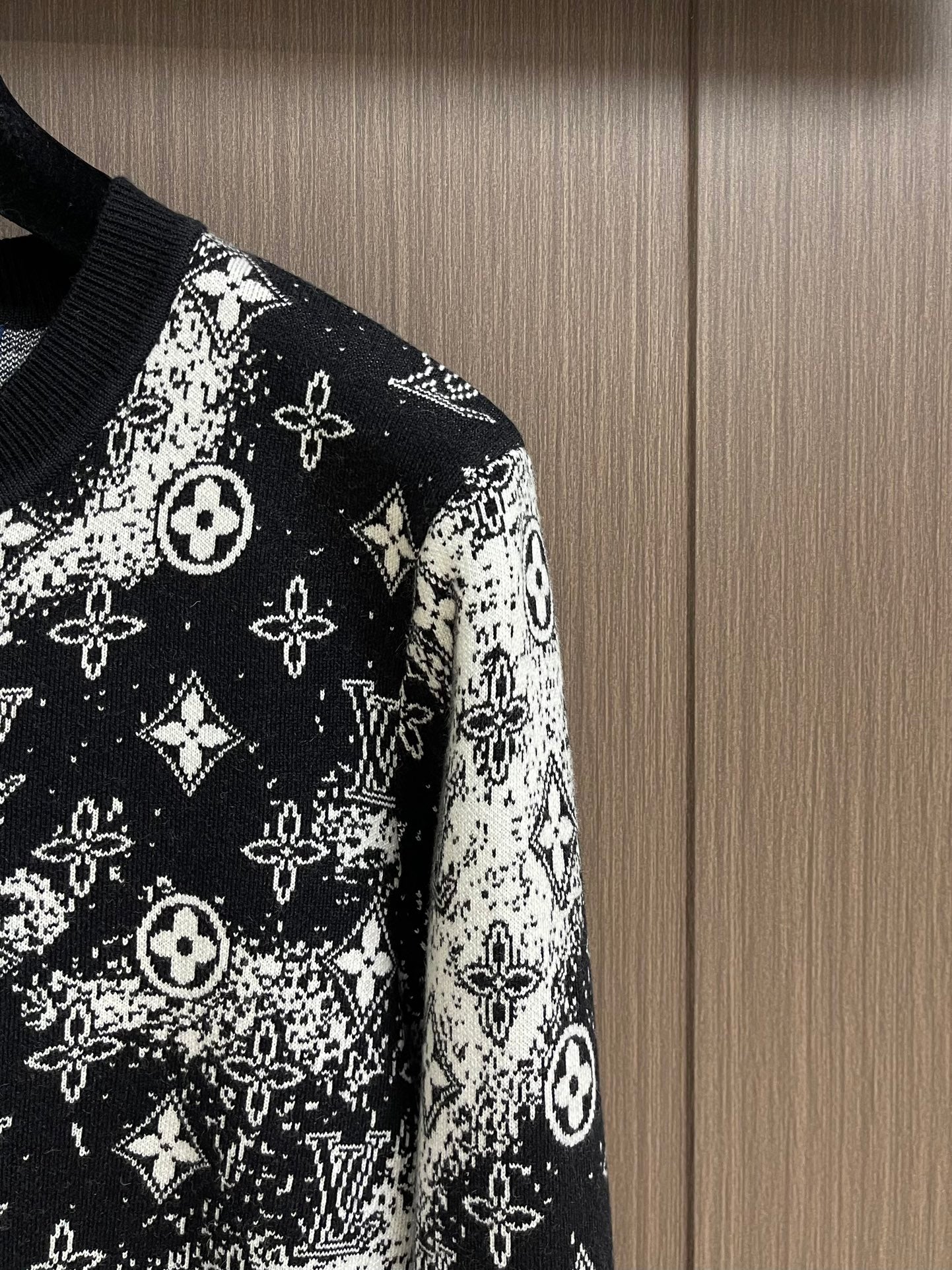 ESTEE-STAINED JACQUARD LV