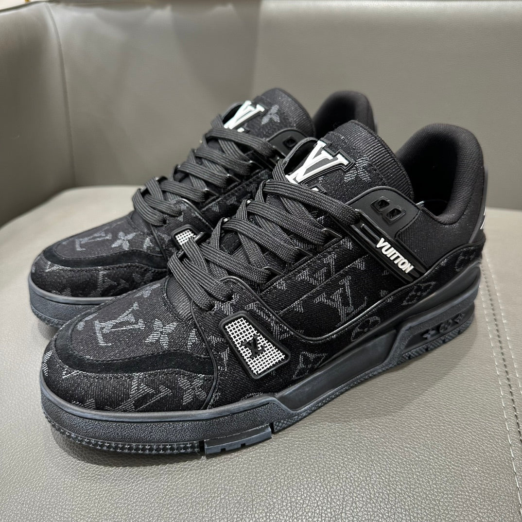 LV BLACK LIMITED EDITION