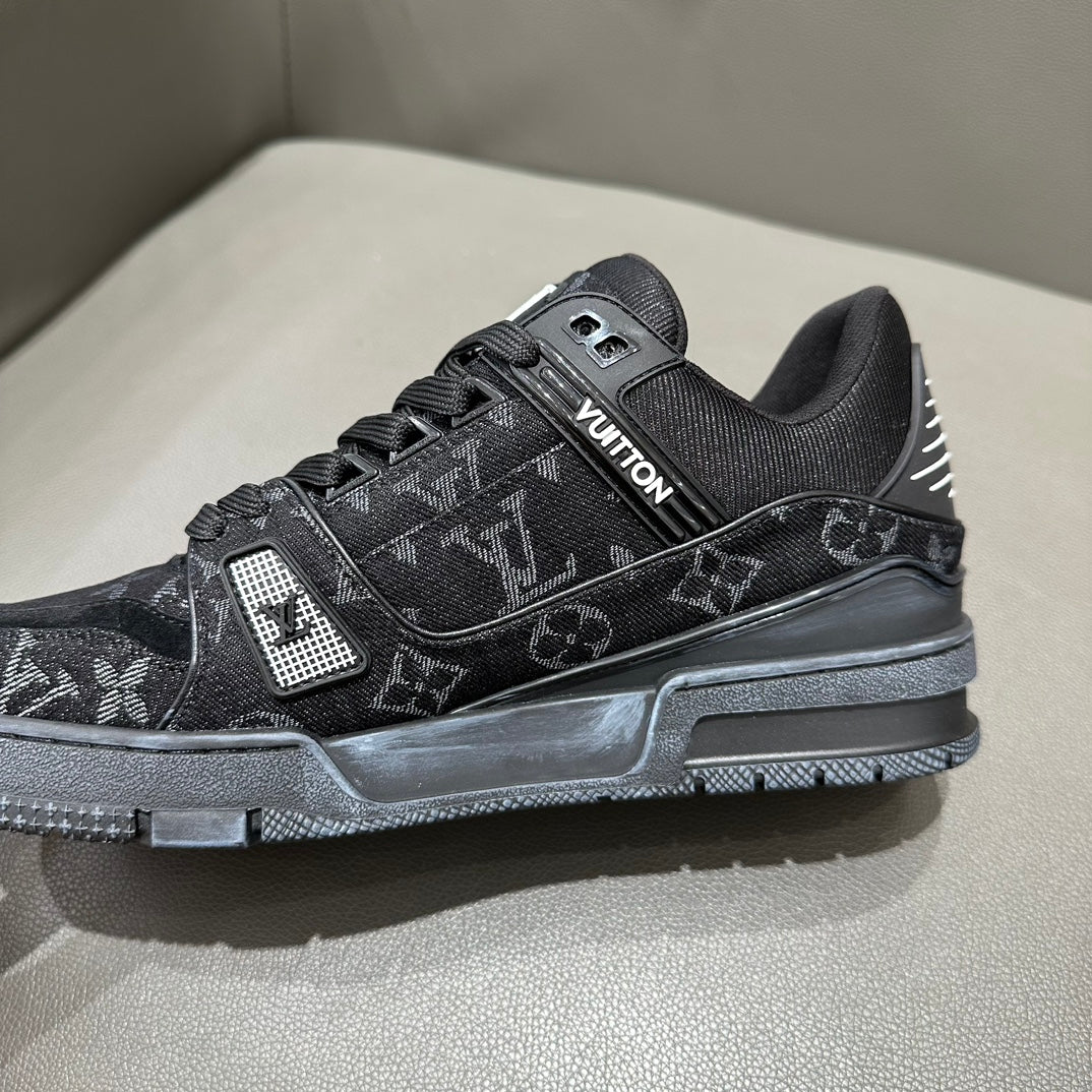 LV BLACK LIMITED EDITION