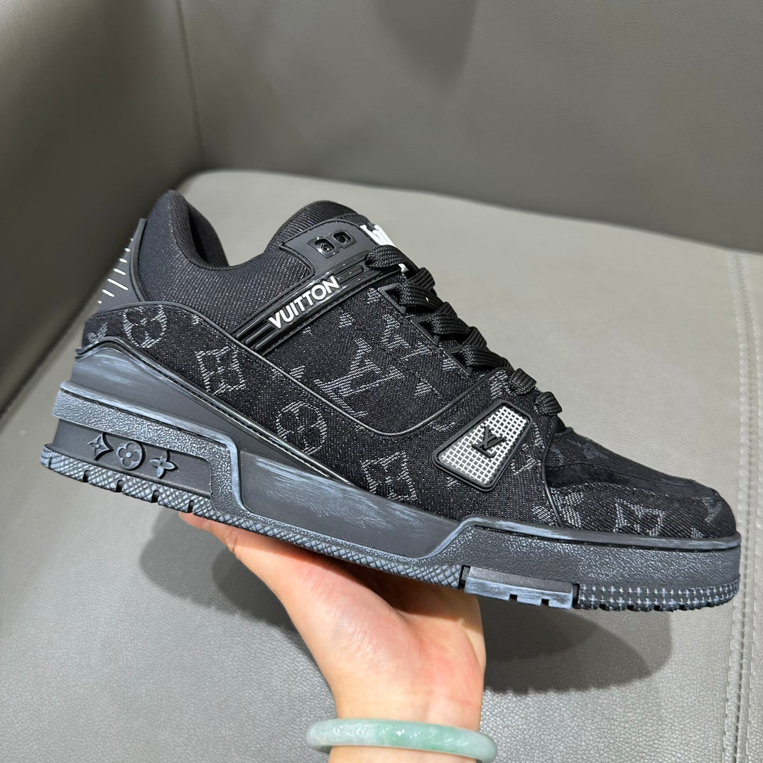 LV BLACK LIMITED EDITION