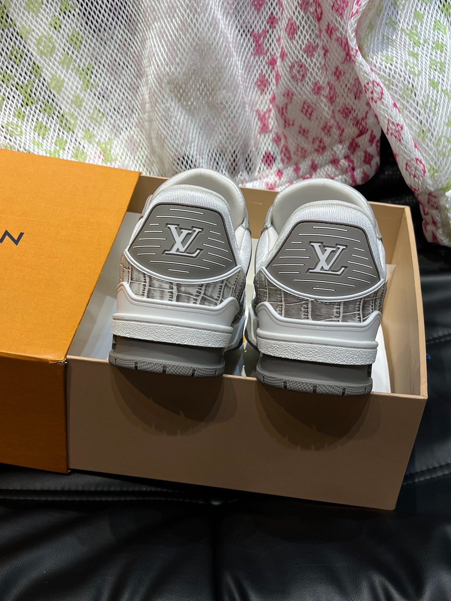 LV LUXURY TRAINER
