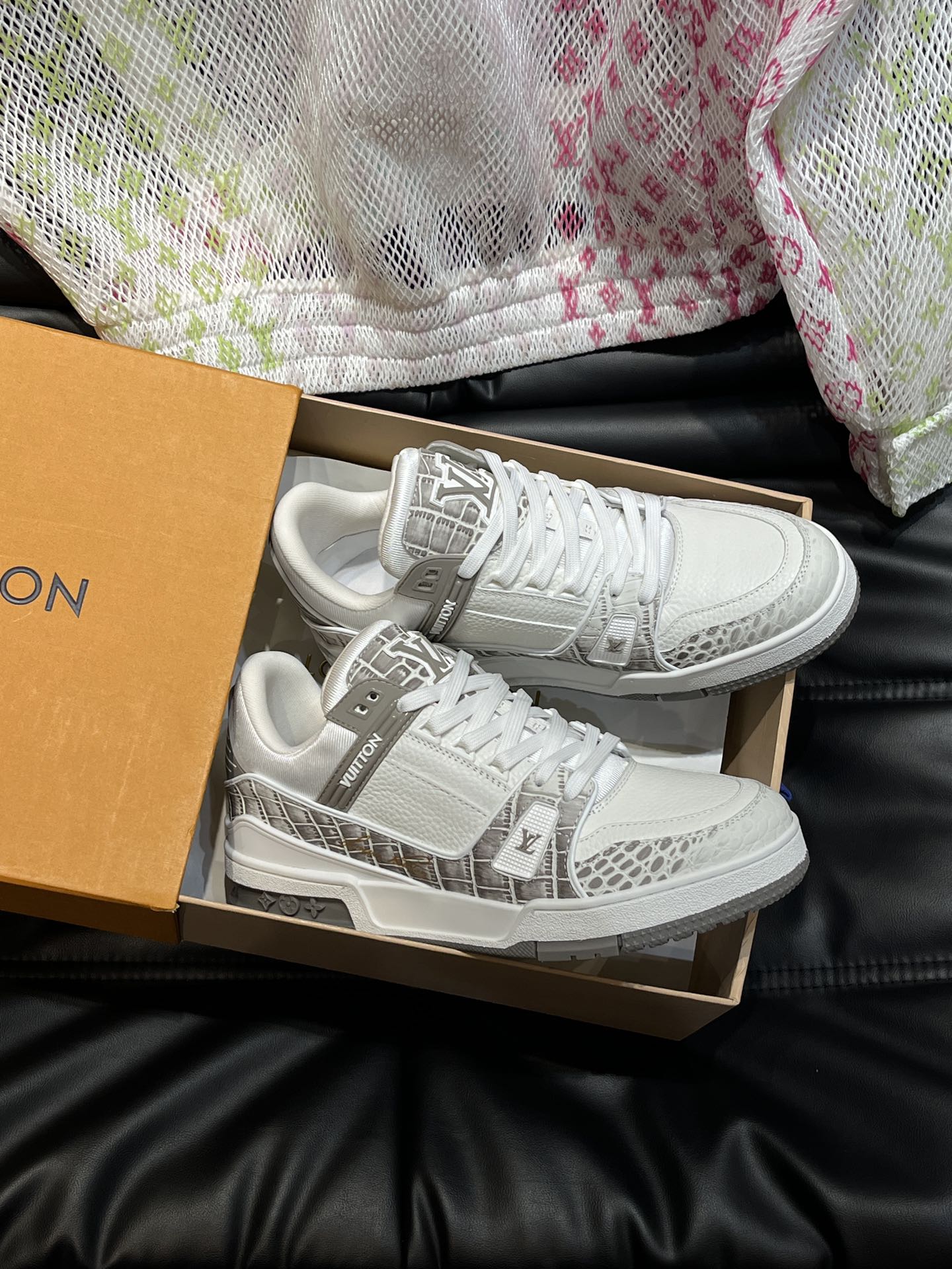 LV LUXURY TRAINER
